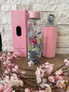 Olivia Culpo x Waterdrop Borosilicate Glass Water Bottle 20oz w/ Silicone holder